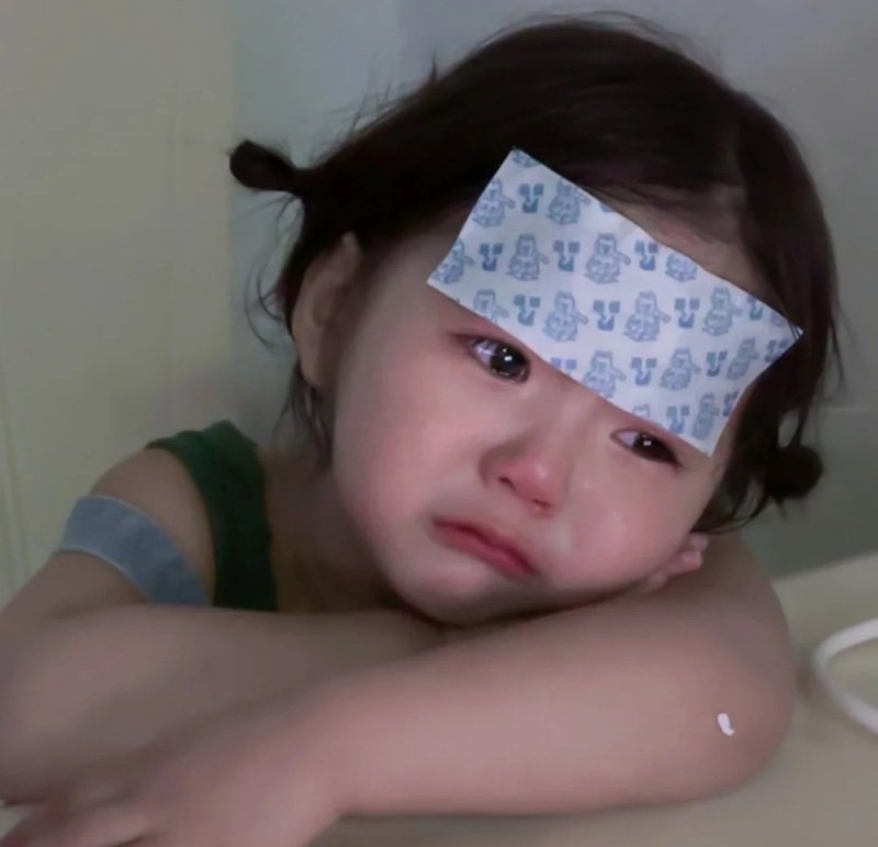 ảnh em bé khóc cute 40