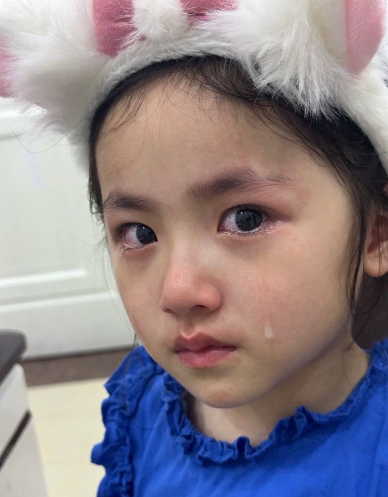 ảnh em bé khóc cute 42