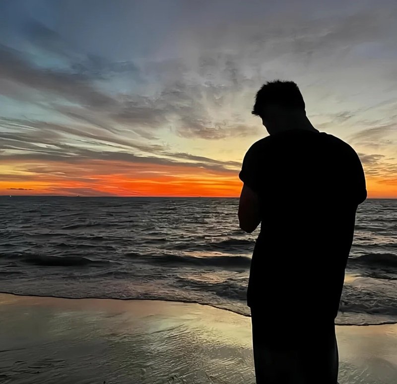 ảnh quay lưng nam buồn 36