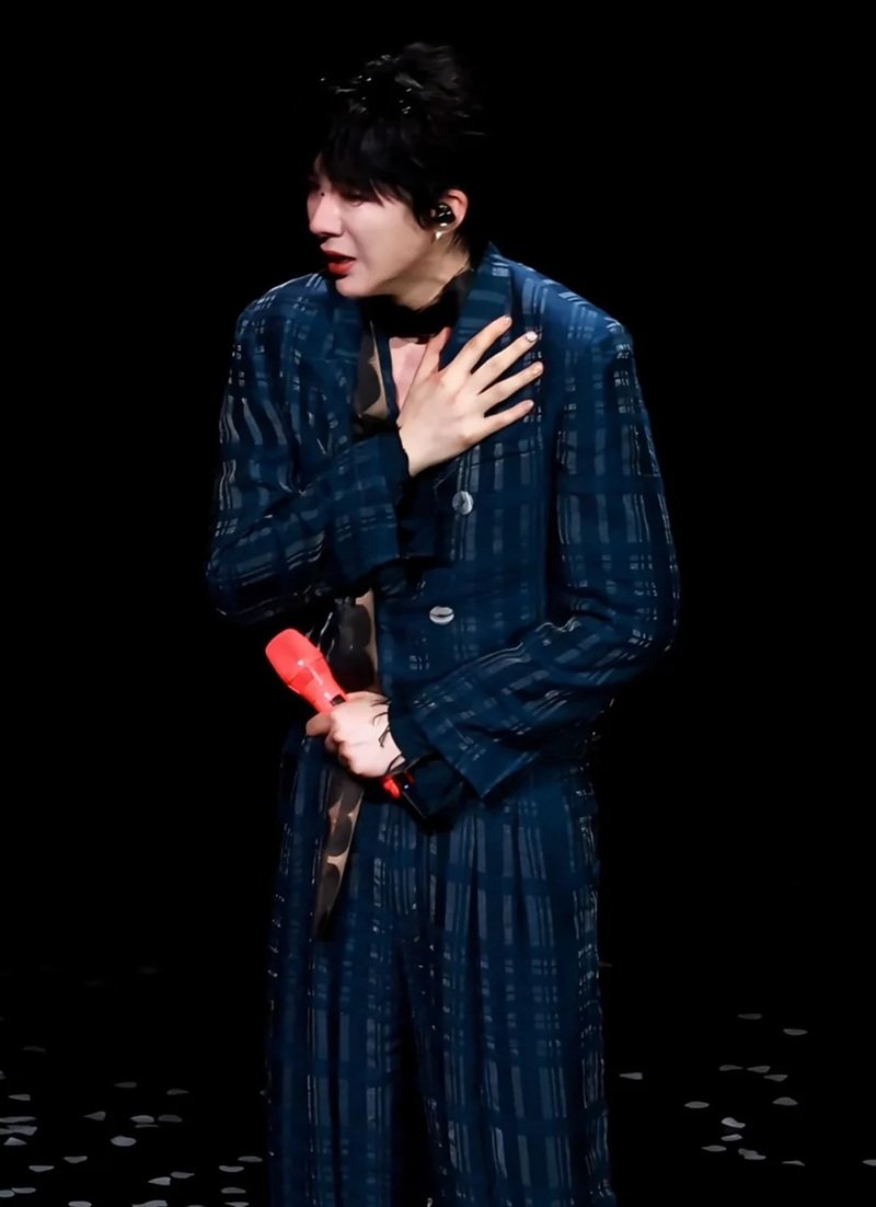 ảnh trai đẹp khóc 15