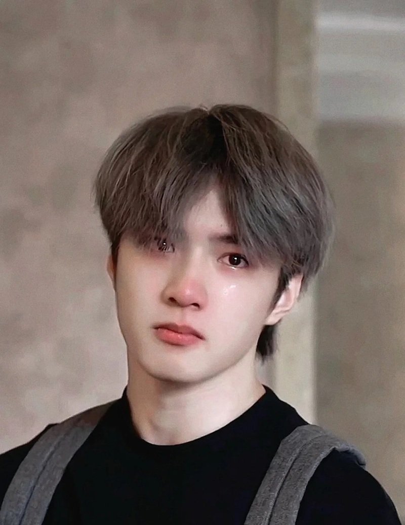 ảnh trai đẹp khóc 16