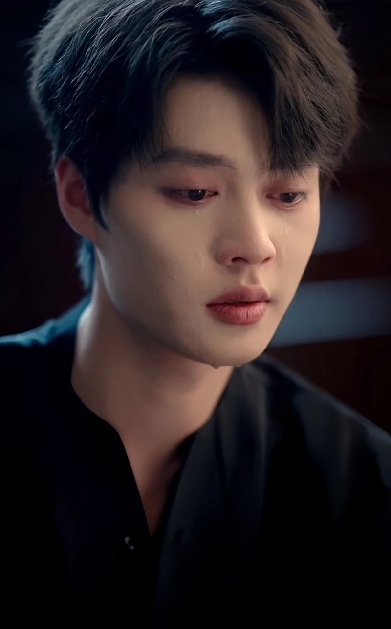 ảnh trai đẹp khóc 8