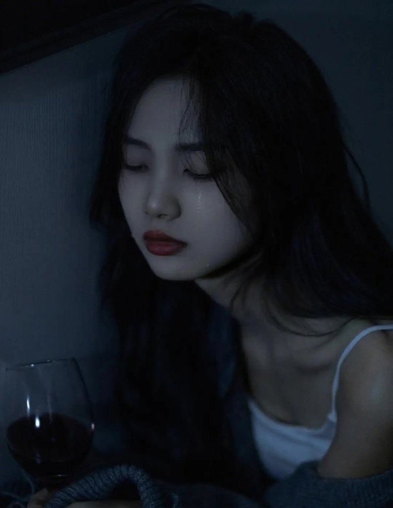 hình ảnh cô gái buồn 5