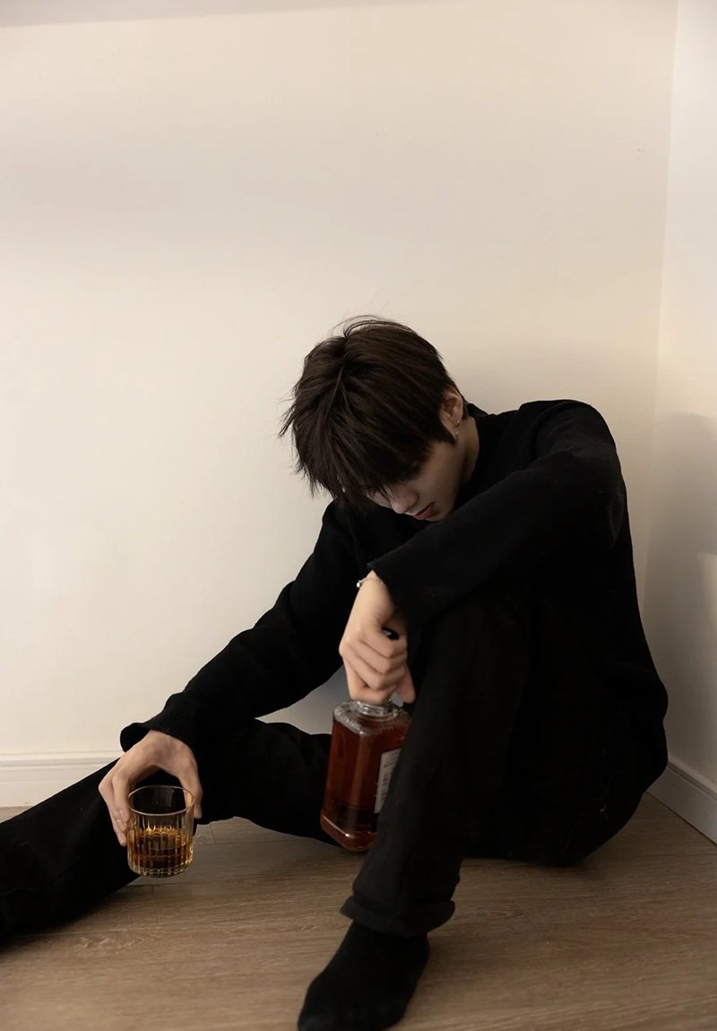 hình ảnh con trai buồn cô đơn 15