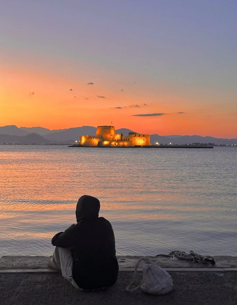 hình ảnh con trai buồn cô đơn 20