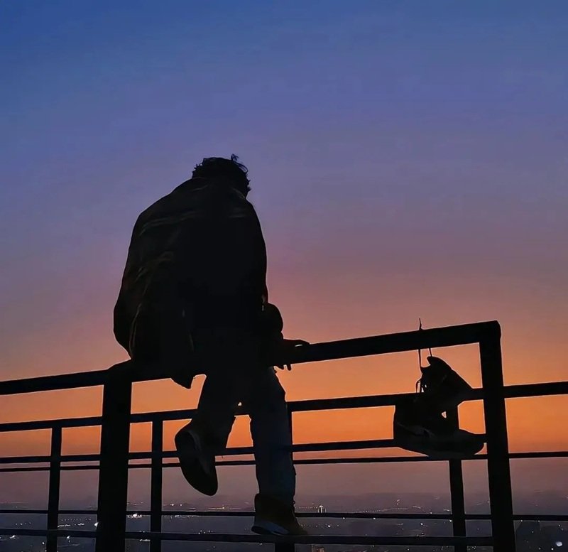 hình ảnh con trai buồn cô đơn 24