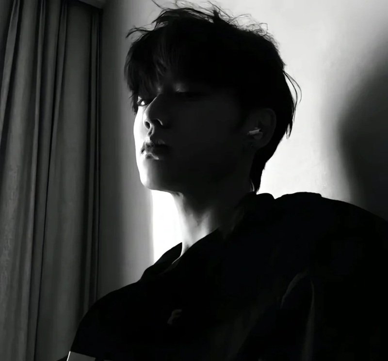 hình ảnh con trai buồn cô đơn 36