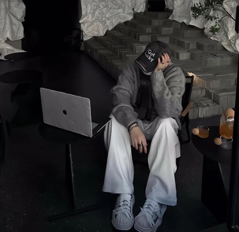 hình ảnh con trai buồn cô đơn 5