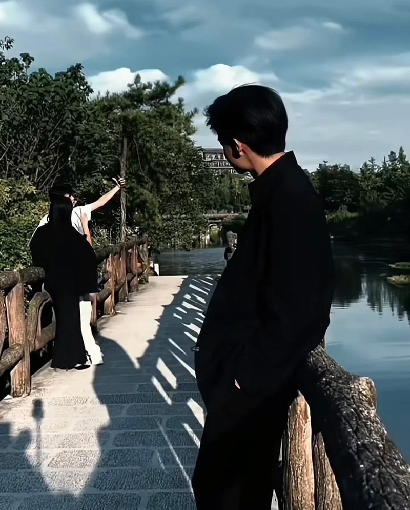 Những Hình Ảnh Chia Tay Buồn Nhất 1