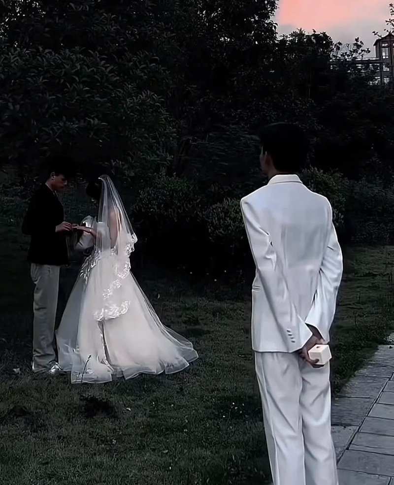 Những Hình Ảnh Chia Tay Buồn Nhất 14