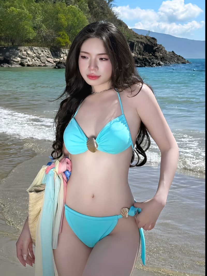 gái vú to mặc bikini