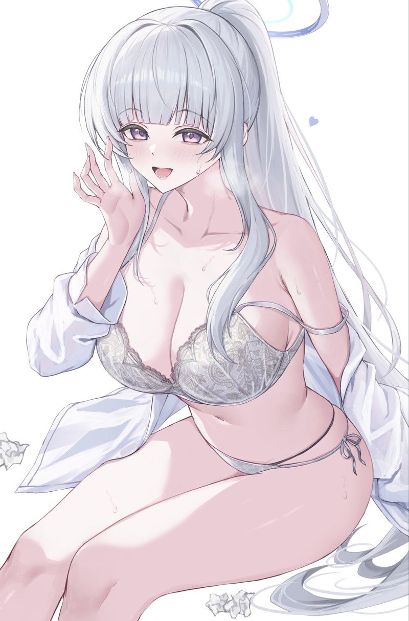 Gái anime mặc bikini tạo dáng trên bãi biển